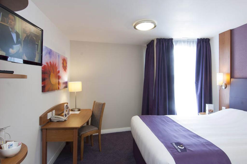 Premier Inn Ashford Central Экстерьер фото