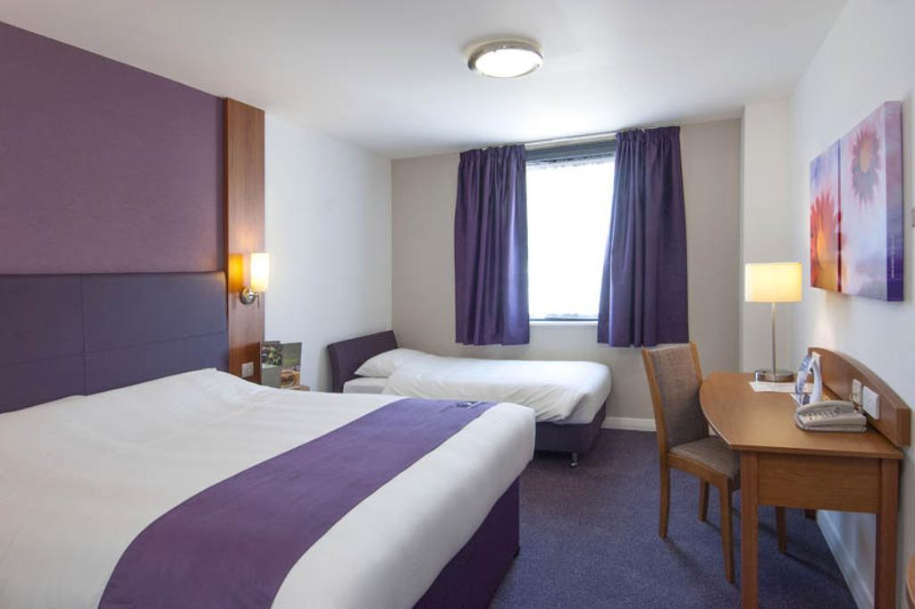 Premier Inn Ashford Central Номер фото
