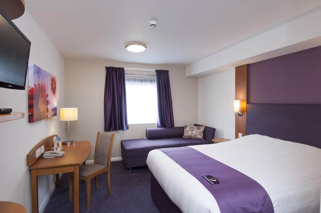 Premier Inn Ashford Central Экстерьер фото