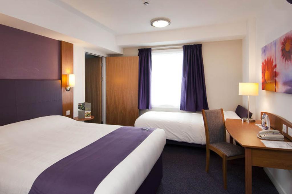 Premier Inn Ashford Central Номер фото