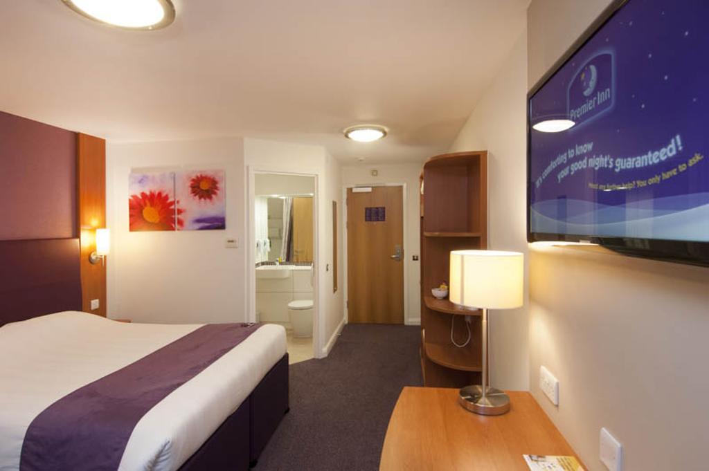 Premier Inn Ashford Central Экстерьер фото