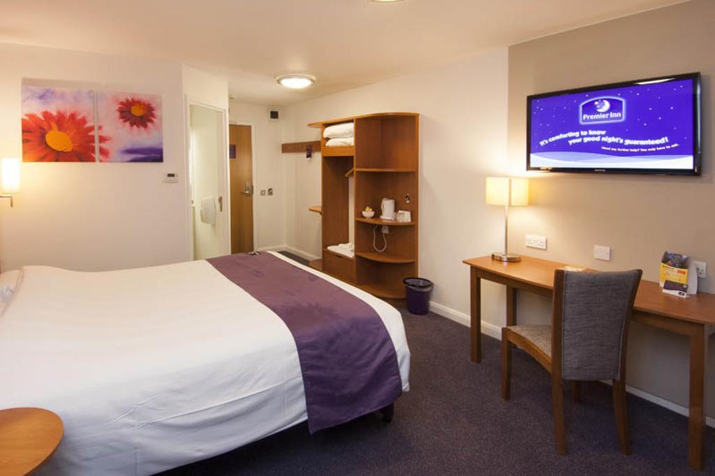 Premier Inn Ashford Central Экстерьер фото