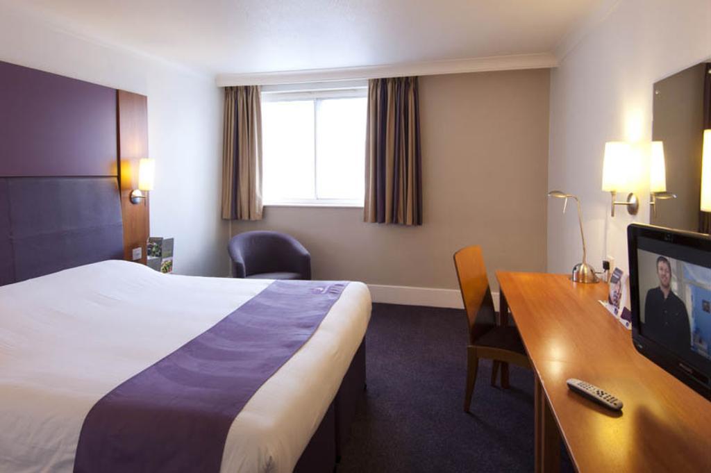 Premier Inn Ashford Central Номер фото