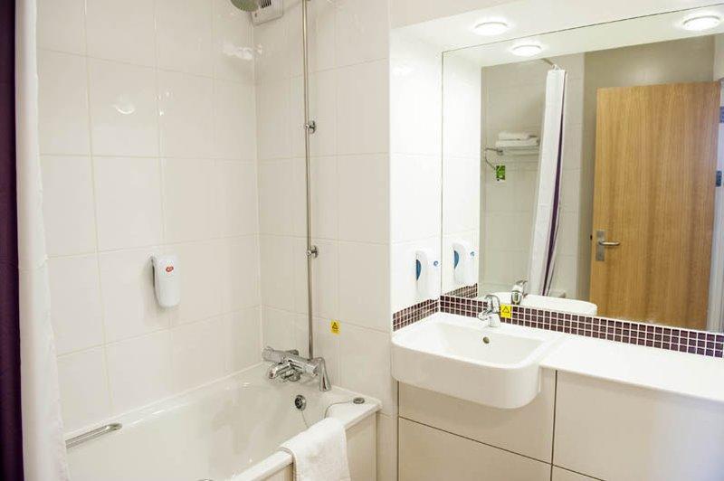 Premier Inn Ashford Central Экстерьер фото